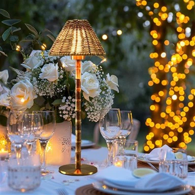 Stolní lampa na dálkové ovládání z bambusové tyče z ratanu